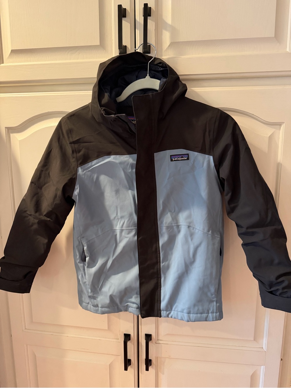Patagonia Kids Hooded jacket! Warm in Light Blue and Black